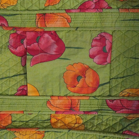 The Chandler Collection Reversible Quilted Travel Bag - Picture 3 of 6